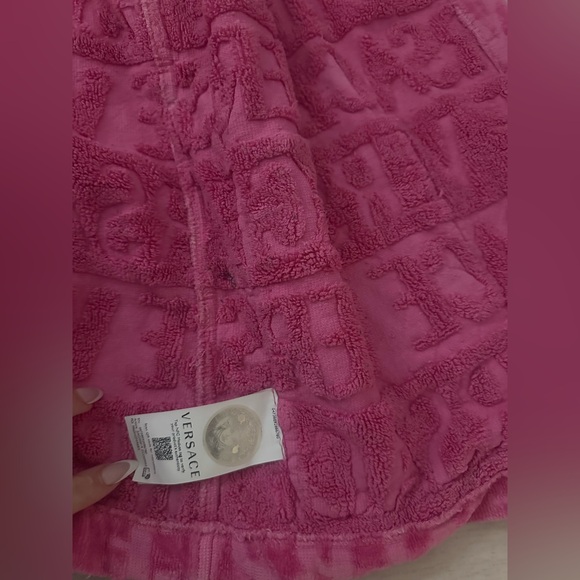 Versace Robe (short version) - Picture 9 of 10